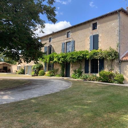 Le Petit Manoir Bed & Breakfast Brux Екстериор снимка