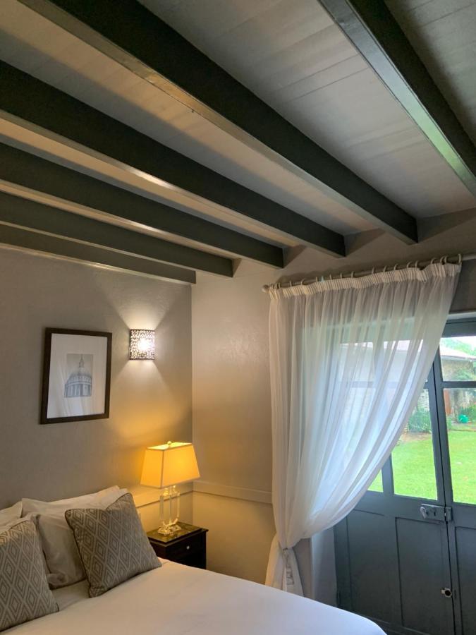 Le Petit Manoir Bed & Breakfast Brux Екстериор снимка
