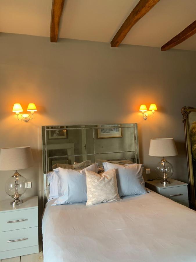 Le Petit Manoir Bed & Breakfast Brux Екстериор снимка
