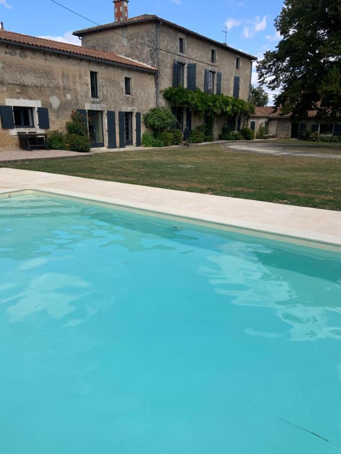 Le Petit Manoir Bed & Breakfast Brux Екстериор снимка