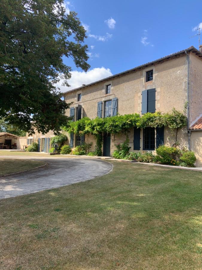 Le Petit Manoir Bed & Breakfast Brux Екстериор снимка