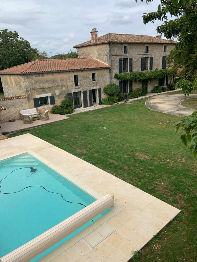 Le Petit Manoir Bed & Breakfast Brux Екстериор снимка